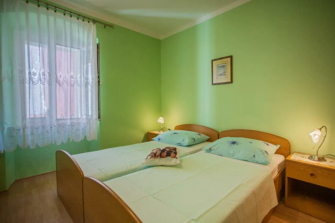 Apartments Dabovic Cres 0*,  Croazia